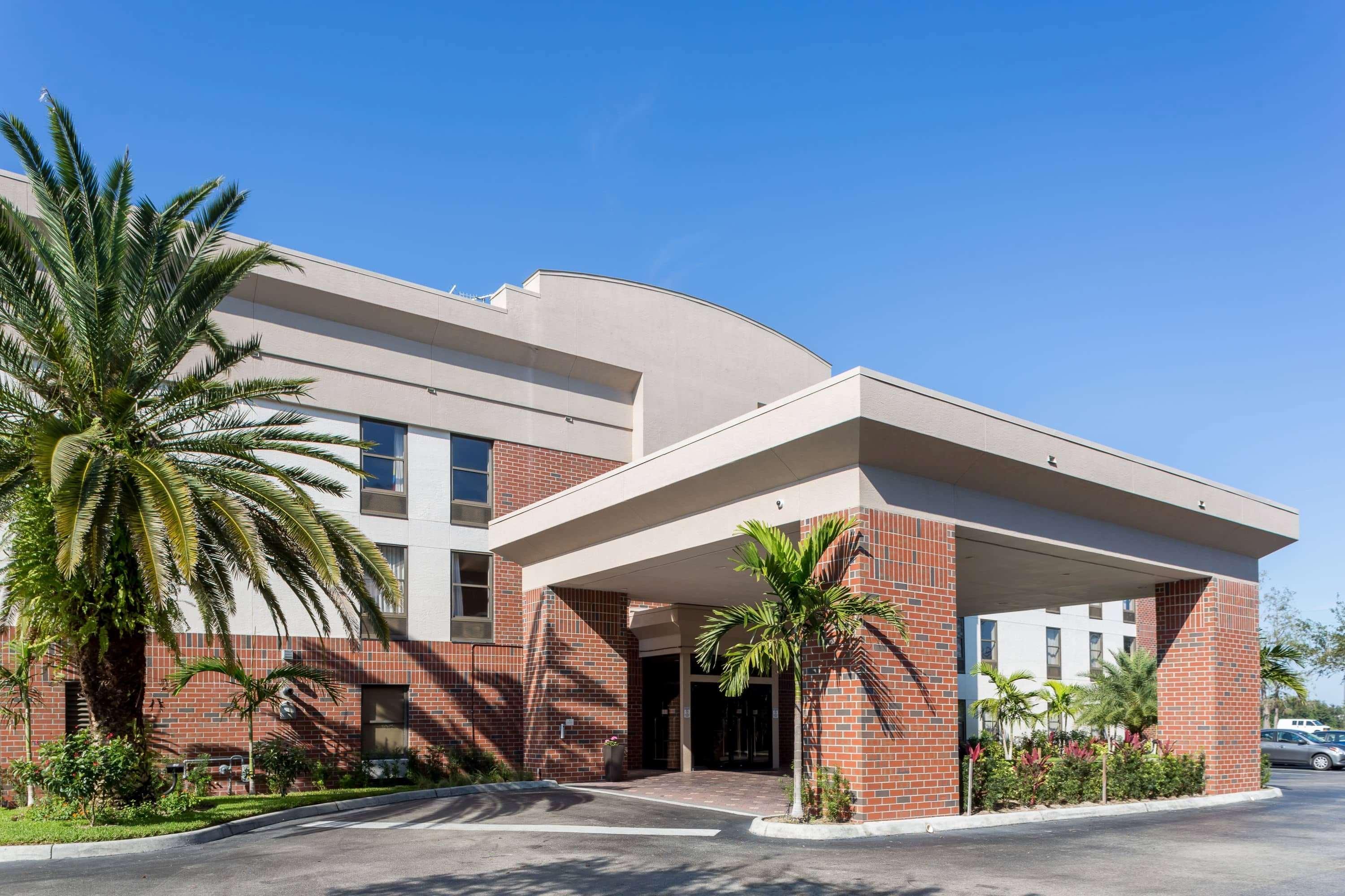 Days Inn & Suites By Wyndham Fort Myers Near Jetblue Park Luaran gambar