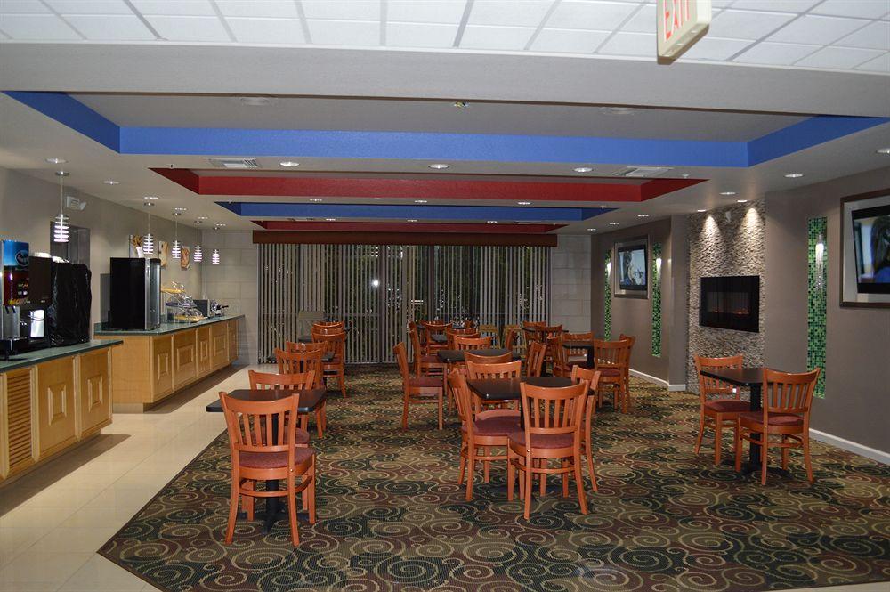 Days Inn & Suites By Wyndham Fort Myers Near Jetblue Park Luaran gambar